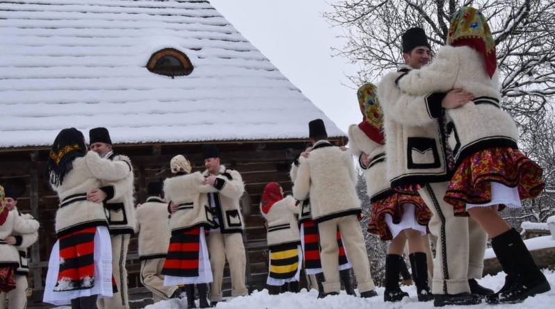 Ansamblul „Transilvania” a filmat un regal folcloric cu ocazia Dragobetelor; Când îl puteți urmări