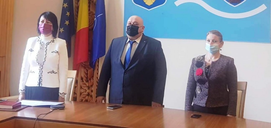A depus azi jurământul: Acum județul Maramureș are oficial și al 2-lea subprefect care este Crina Fiorela Chilat. Actuala echipă de conducere e completă!(FOTO)