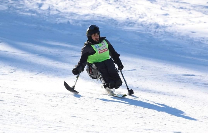 Eveniment lăudabil: Persoanele cu dizabilități au reușit să schieze în weekend pe pârtia Icoana, Cavnic (FOTO)