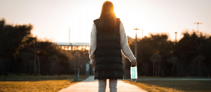 Relaxările propuse de Ministerul Sănătății: Fără mască în aer liber; Acces în restaurante și mall-uri fără certificat COVID