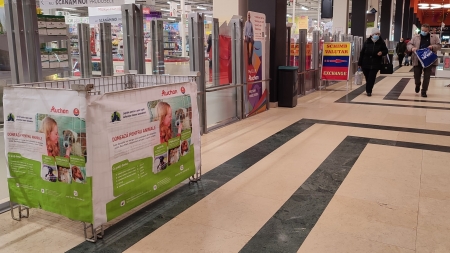 Fii tu acel ajutor: Fight For Animals Baia Mare care apără drepturile prietenilor noștri are acum stand în hypermarket! Oferă și tu bani, jucării, așternuturi!