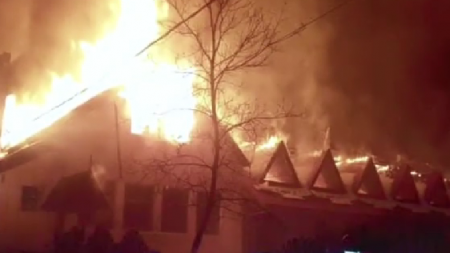 Incendiu la fosta cabană de la Usturoiu (FOTO)