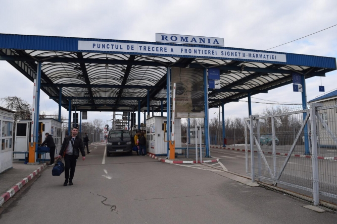 Exclusiv DirectMM: Frontiera României: În județul Maramureș au venit primele persoane în țara noastră ca urmare a atacului! Cozi rutiere de 5 km, în Solotvino!