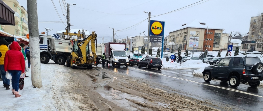 Muncă în ritm susținut: În județul Maramureș în orașul Baia-Sprie s-a intervenit eficient pentru a scoate zăpada din punctele-cheie! (FOTO)