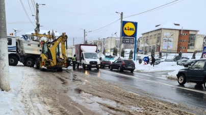 Muncă în ritm susținut: În județul Maramureș în orașul Baia-Sprie s-a intervenit eficient pentru a scoate zăpada din punctele-cheie! (FOTO)