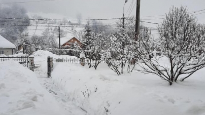 Frumuseți de iarnă autentică: În județul Maramureș în prezent zăpada măsoară și 77-79 centimetri la Cavnic și Firiza iar pe munți chiar este și peste un metru!
