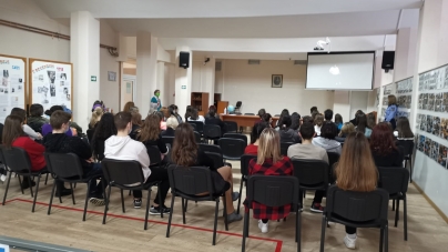 „Zbor spre infern”: Activitate în cadrul proiectului care vizează consumul droguri în rândul tinerilor