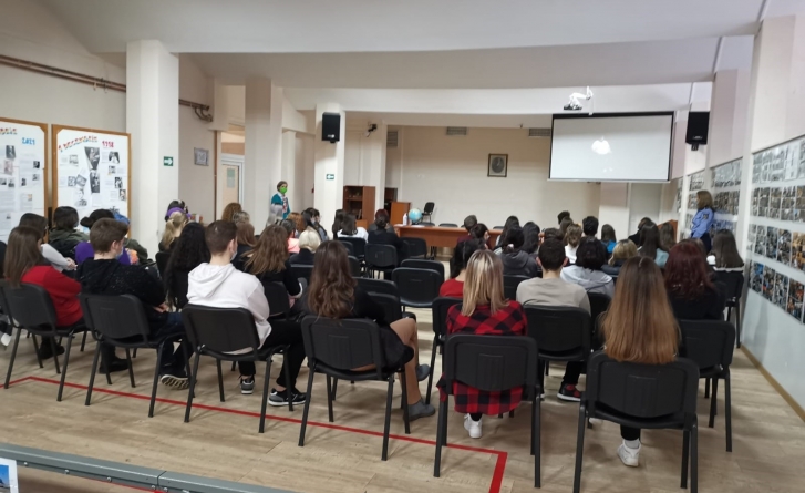 „Zbor spre infern”: Activitate în cadrul proiectului care vizează consumul droguri în rândul tinerilor