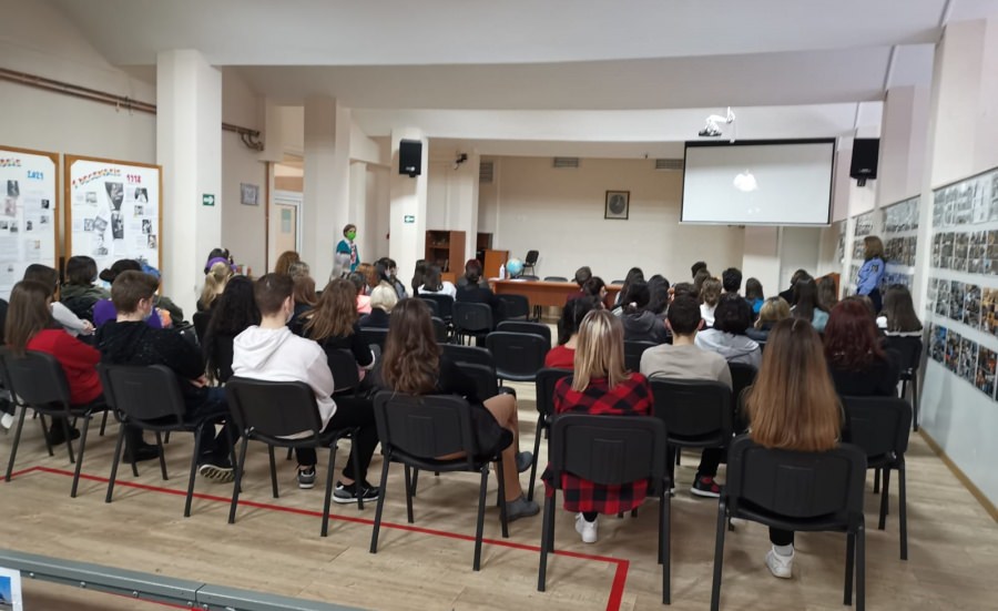 „Zbor spre infern”: Activitate în cadrul proiectului care vizează consumul droguri în rândul tinerilor