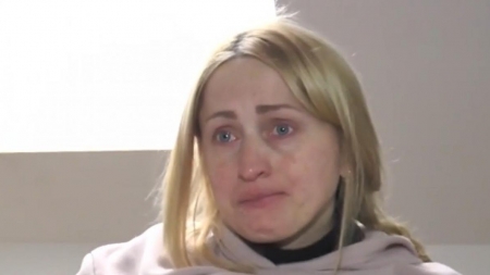 O mamă cu un bebeluş de doar 2 săptămâni s-a adăpostit la mânăstirea Sighet, de frica războiului. Soţul a rămas în Ucraina