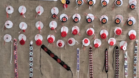 „Mărțișor călător”: Expoziție de mărțișoare la Palatului Administrativ Baia Mare