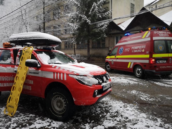 Salvatorii montani din România așteaptă modificarea legii pentru a putea să folosească girofare!