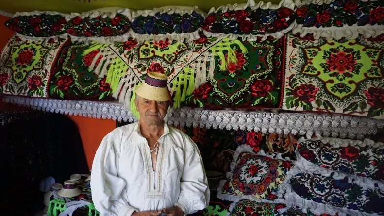 Vasile Borodi din Sârbi confecționează clopuri de aproximativ 42 de ani; „Pentru un clop de paie un om trebuie să muncească o săptămână” (FOTO)