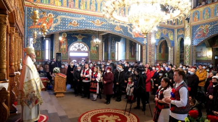 PS Iustin a oficiat Sfânta Liturghie la biserica „Soborul Sfinţilor 12 Apostoli”din Baia Mare (FOTO)