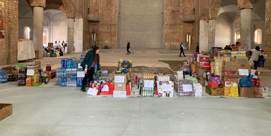 Colectă impresionantă pentru refugiați: Credincioșii au răspuns apelului lansat în mediul online și au donat cele necesare (FOTO)