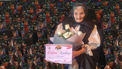 Un secol de viață: Ileana Andreica din Văleni a împlinit 100 de ani (FOTO)