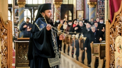 Joi seara: PS Timotei a săvârșit Canonul cel Mare și Liturghia Darurilor mai înainte sfințite la Catedrala din Satu Mare