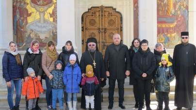 Mai mulți refugiați din Ucraina au fost prezenți la slujba de duminică la Mănăstirea Rohia