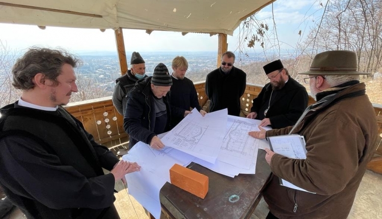 PS Timotei, vizită la Schitul „Schimbarea la Față” din Baia Mare (FOTO)