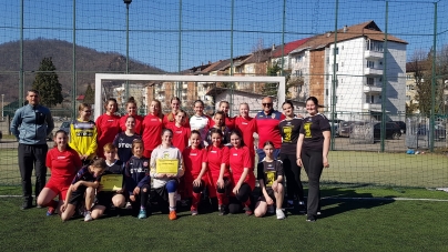 Echipa de fete a Școlii Gimnaziale Nr.18 Baia Mare, campioană județeană la fotbal (FOTO)