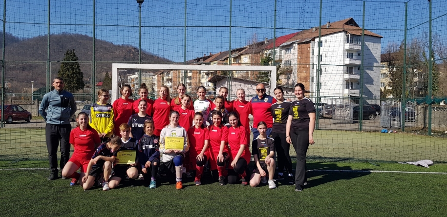 Echipa de fete a Școlii Gimnaziale Nr.18 Baia Mare, campioană județeană la fotbal (FOTO)