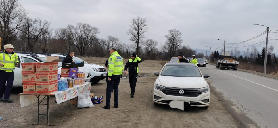 Acțiuni preventive pentru ucrainieni; Polițiștii au oferit cafea, ceai cald și gustări celor care au tranzitat orașul
