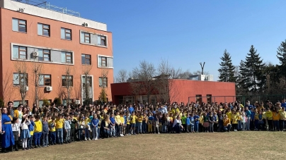 Solidaritate incredibilă: Cum a reușit un grup de elevi români să mobilizeze mii de școli din lume să celebreze Ziua Umanităţii și să doneze pentru Ucraina (FOTO)