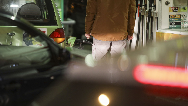 Benzinăriile care au majorat artificial prețul vor rămâne fără veniturile obținute astfel. ANPC: Măsura asta e mai dură ca amenda