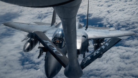 Crearea unei zone de excludere aeriană în Ucraina implică riscuri, avertizează miniştri de externe din NATO