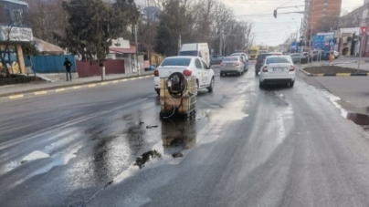Un bărbat din Galați a cumpărat de la benzinărie 1.000 de litri de motorină într-un rezervor de plastic care s-a răsturnat pe șosea