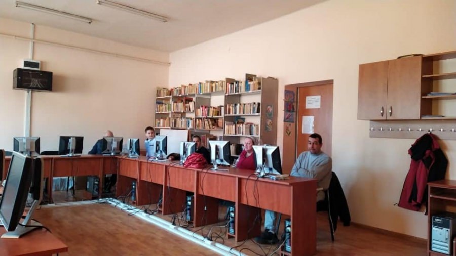 În Baia Sprie se organizează cursuri gratuite de inițiere în competențe digitale; Cine se poate înscrie