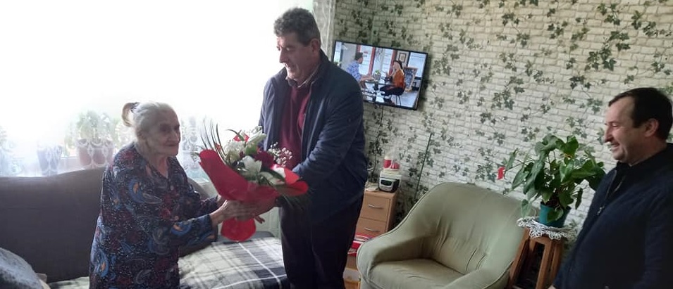 Un secol de viață: În județul Maramureș o sărbătoare de suflet și aniversare minunată! Maria Indrean originară din Șomcuta Mare a împlinit 100 de ani de viață!