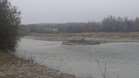 Aleargă din calea armelor: În județul Maramureș în localitatea Bocicoiu Mare un cetățean tânăr posibil ucrainean, găsit fără semne vitale în apele râului Tisa!