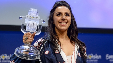 Va fi moment special: Ucraineanca Jamala, artista devenită câștigătoarea Eurovision, intrată în țara noastră pe lângă Maramureș, va cânta la finala românească!
