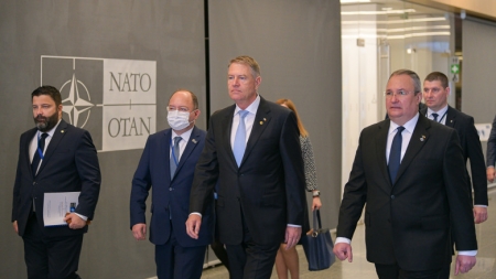 Iohannis, de Ziua SRI: Vă revine responsabilitatea de a asigura securitatea cibernetică şi de a apăra interesele economice