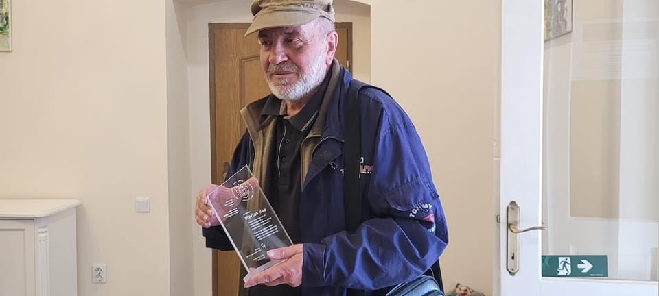 În semn de apreciere: Marian Ilea, jurnalist și prozator, a primit și oficial titlul de cetățean de onoare al orașului pe care îl pictează cu stil, Baia-Sprie!