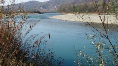 Cadavru găsit în albia râului Tisa