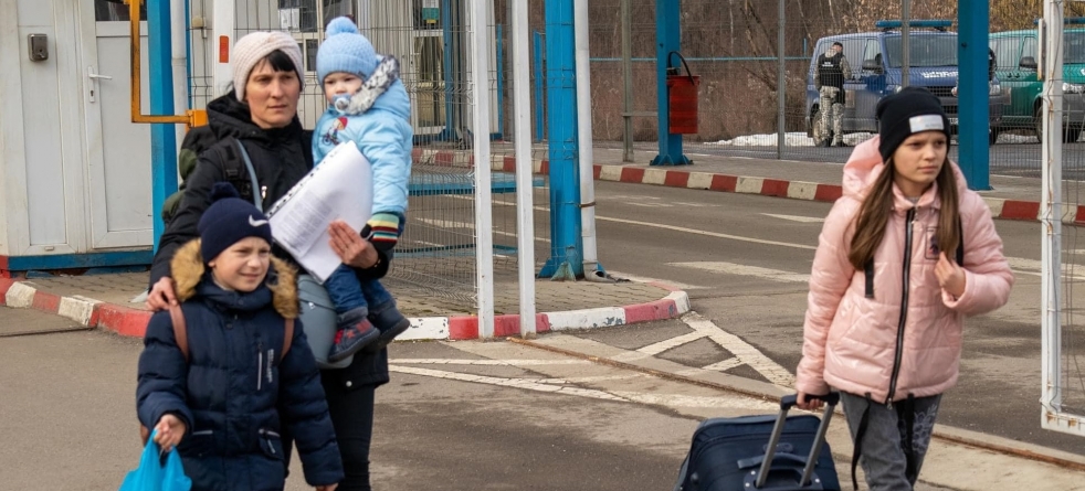 Situația la frontiera nordică: În județul Maramureș în prezent foarte mulți au solicitat oficial azil! 1023 ucraineni au intrat în țară în 24 ore pe la Sighet!