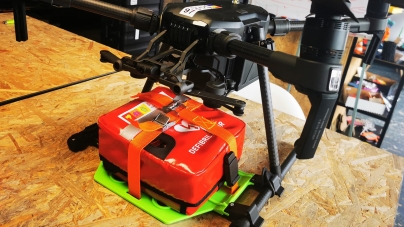 Noi dotări pentru Salvamont: În județul Maramureș salvatorii montani vor putea cu ajutorul performantelor echipamente un deflibrilator să-l trimită cu o dronă!