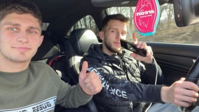 Cine sunt cei 2 tineri din Suceava care s-au dus în Kiev să vadă dacă e război. Au dormit în maşină, nemâncaţi: „Se bombardează!”