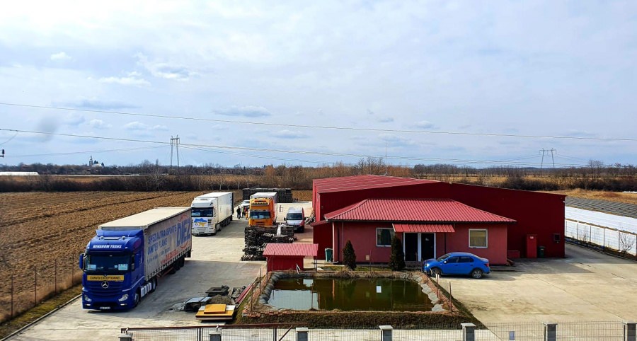 Acum este timpul fraternității: În județul Maramureș în prezent un exercițiu de solidaritate maximă! La Casa Armatei noi ajutoare! Au plecat 7 TIR-uri umplute!