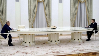 Volodimir Zelenski îi propune lui Vladimir Putin discuții directe: „Așezați-vă la masă cu mine. Doar că nu la 30 de metri distanță”