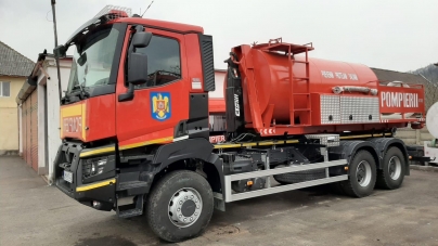 O nouă armă în lupta cu incendiile: ISU Maramureș a intrat în posesia unui container modular PSI Abroll, de tip rezervor, pentru transport apă