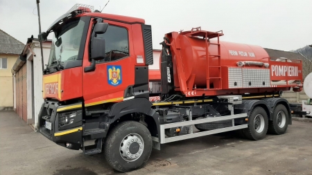 O nouă armă în lupta cu incendiile: ISU Maramureș a intrat în posesia unui container modular PSI Abroll, de tip rezervor, pentru transport apă