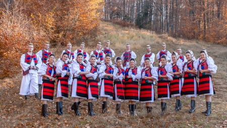 Ansamblul „Transilvania” a împlinit recent 63 de ani de activitate; Este unul dintre cei mai convingători promotori ai culturii tradiționale românești
