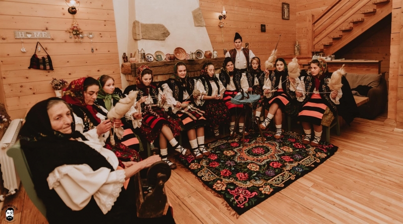 „Tradiții și Meșteșuguri din Maramureș”: Un tânăr din Vișeu de Jos a înființat o asociație și dorește să promoveze și salveze meșteșugul tradițional și obiceiurile din județ