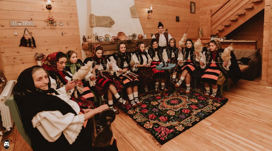 „Tradiții și Meșteșuguri din Maramureș”: Un tânăr din Vișeu de Jos a înființat o asociație și dorește să promoveze și salveze meșteșugul tradițional și obiceiurile din județ