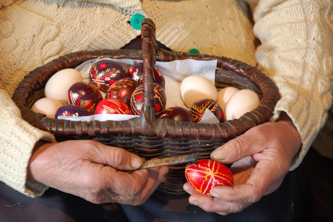Despre ritualul străvechi al ouălor împistrite, care încă se păstrează în câteva localități din Țara Lăpușului
