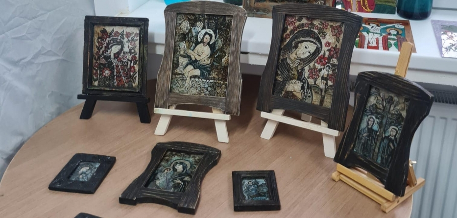 La Catedrala Episcopală: Va fi vernisată expoziția „Icoana pe sticlă, legătura spirituală între tinerii greci și români” (FOTO)