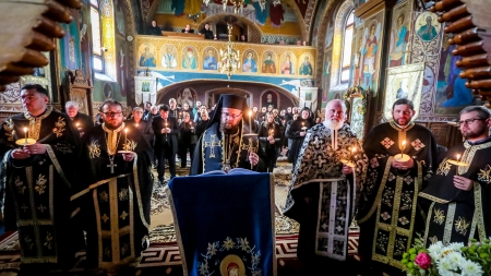 PS Timotei Sătmăreanul a oficiat Denia Canonului cel Mare al Sfântului Andrei Criteanul la Mănăstirea Bixad (FOTO)